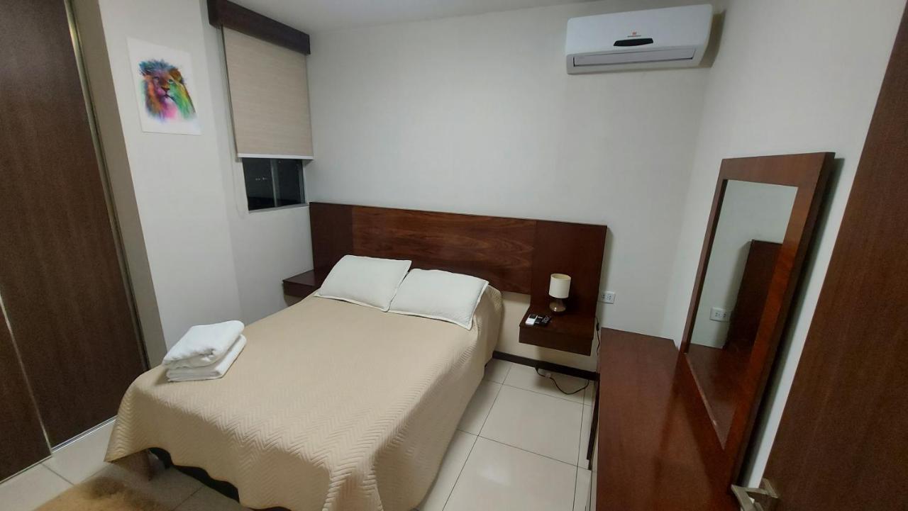 Hermoso Y Unico Apartamento Moderno, En Pleno Centro De Santa Cruz, Con Netflix Wi-Fi De 60 Mb, Estacionamiento Gratis Y Ac En Todos Los Ambientes Santa Cruz de La Sierra Dış mekan fotoğraf