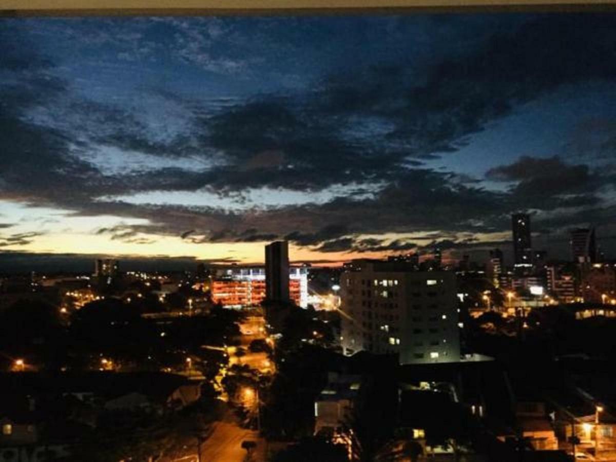 Hermoso Y Unico Apartamento Moderno, En Pleno Centro De Santa Cruz, Con Netflix Wi-Fi De 60 Mb, Estacionamiento Gratis Y Ac En Todos Los Ambientes Santa Cruz de La Sierra Dış mekan fotoğraf