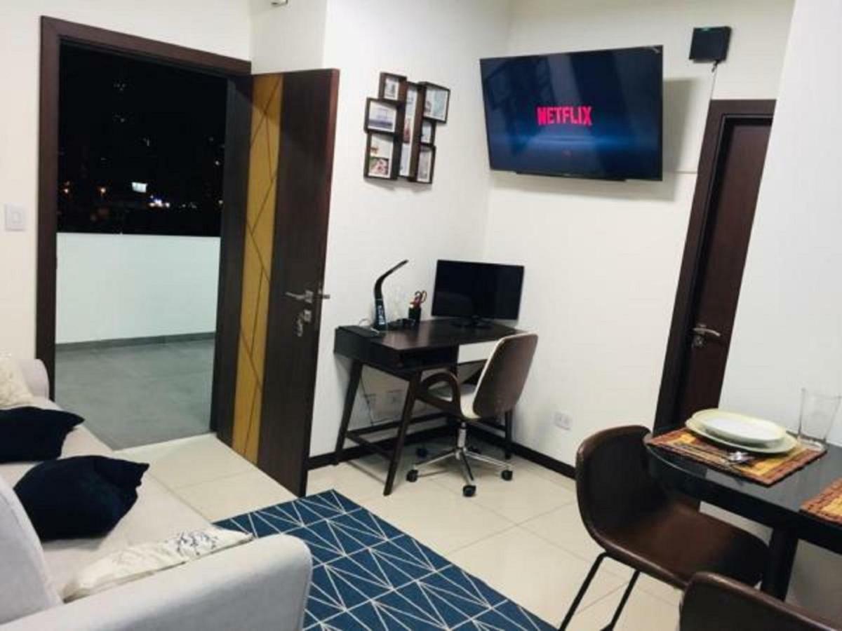 Hermoso Y Unico Apartamento Moderno, En Pleno Centro De Santa Cruz, Con Netflix Wi-Fi De 60 Mb, Estacionamiento Gratis Y Ac En Todos Los Ambientes Santa Cruz de La Sierra Dış mekan fotoğraf
